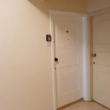 11 Sunny Bay Apartman *