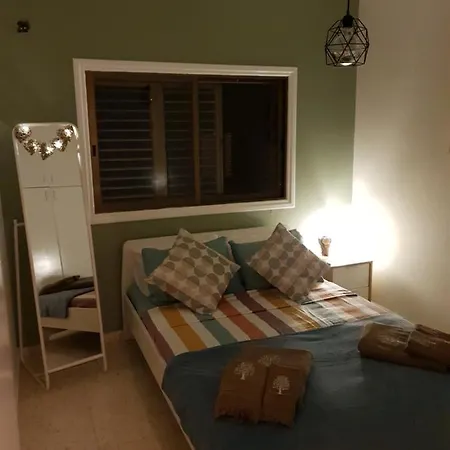 11 Sunny Bay * Paralímni