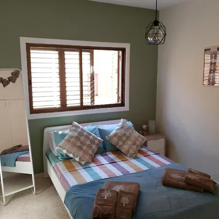 11 Sunny Bay Apartman *